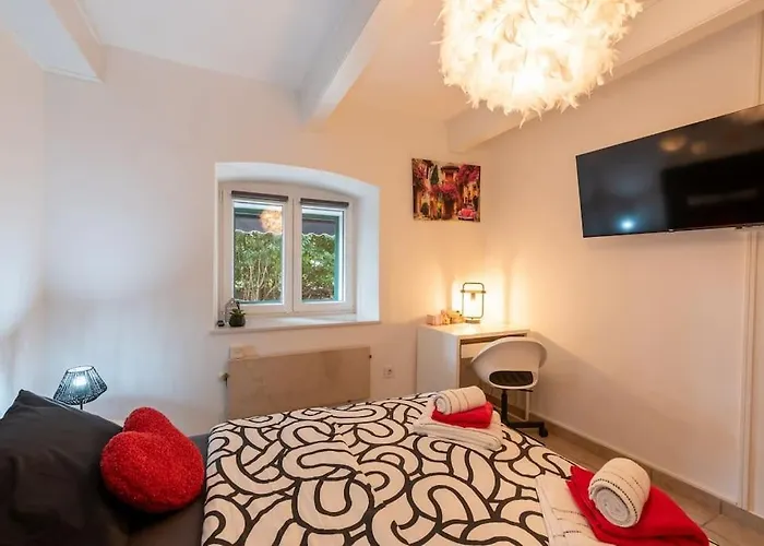 Center With Free Parking Apartman